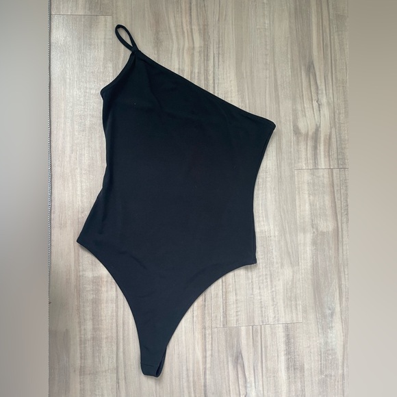 Leith One Shoulder Bodysuit - Picture 2 of 4